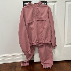 Matching set with a jacket and cargo pants